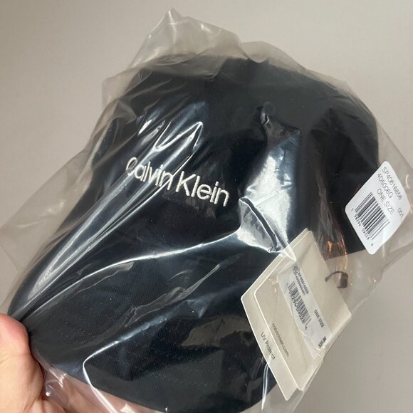 Calvin Klein Standard Baseball CAP Black NWT - Picture 3 of 4